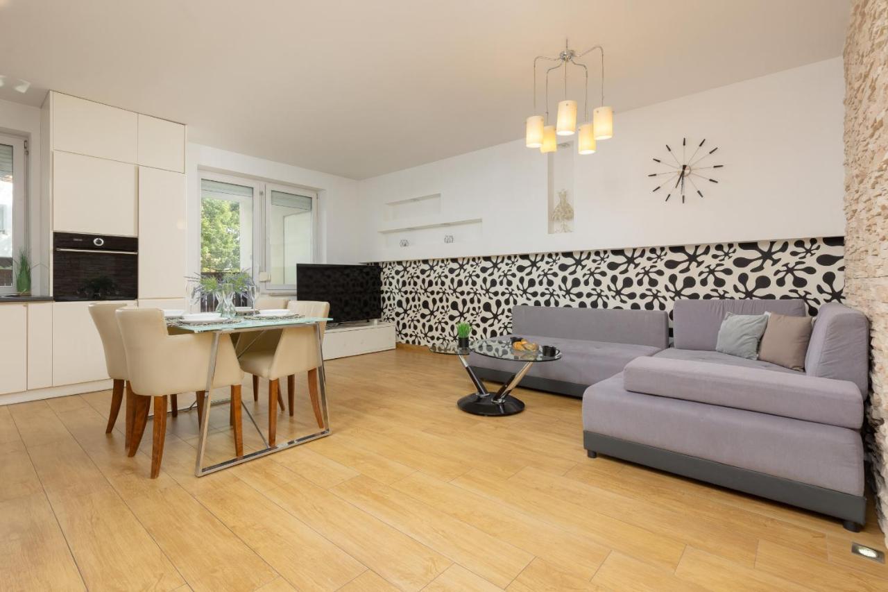 ורשה Metro Targowek Spacious Apartment With Parking By Noclegi Renters מראה חיצוני תמונה
